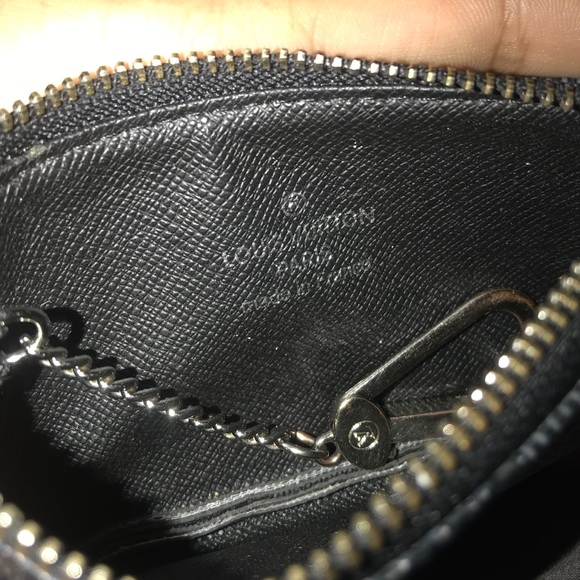 %100 authentic wallets. - Picture 3 of 8